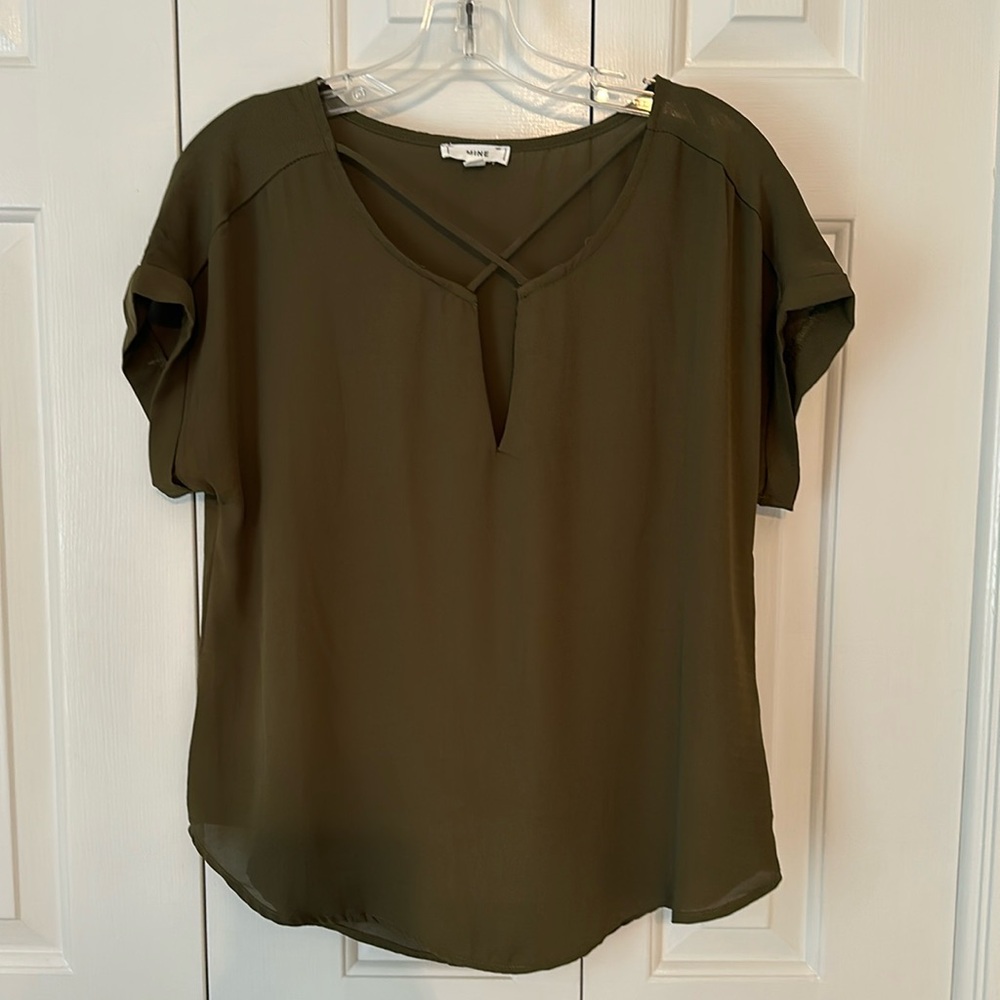 Short-sleeve blouse, cross v-neck, cuffed sleeves, curved hem, L, olive green